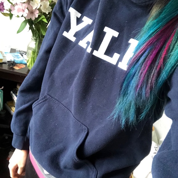 Yale Hoodie - Picture 2 of 4